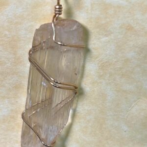 Kunzite (colorless), Gold Wrap